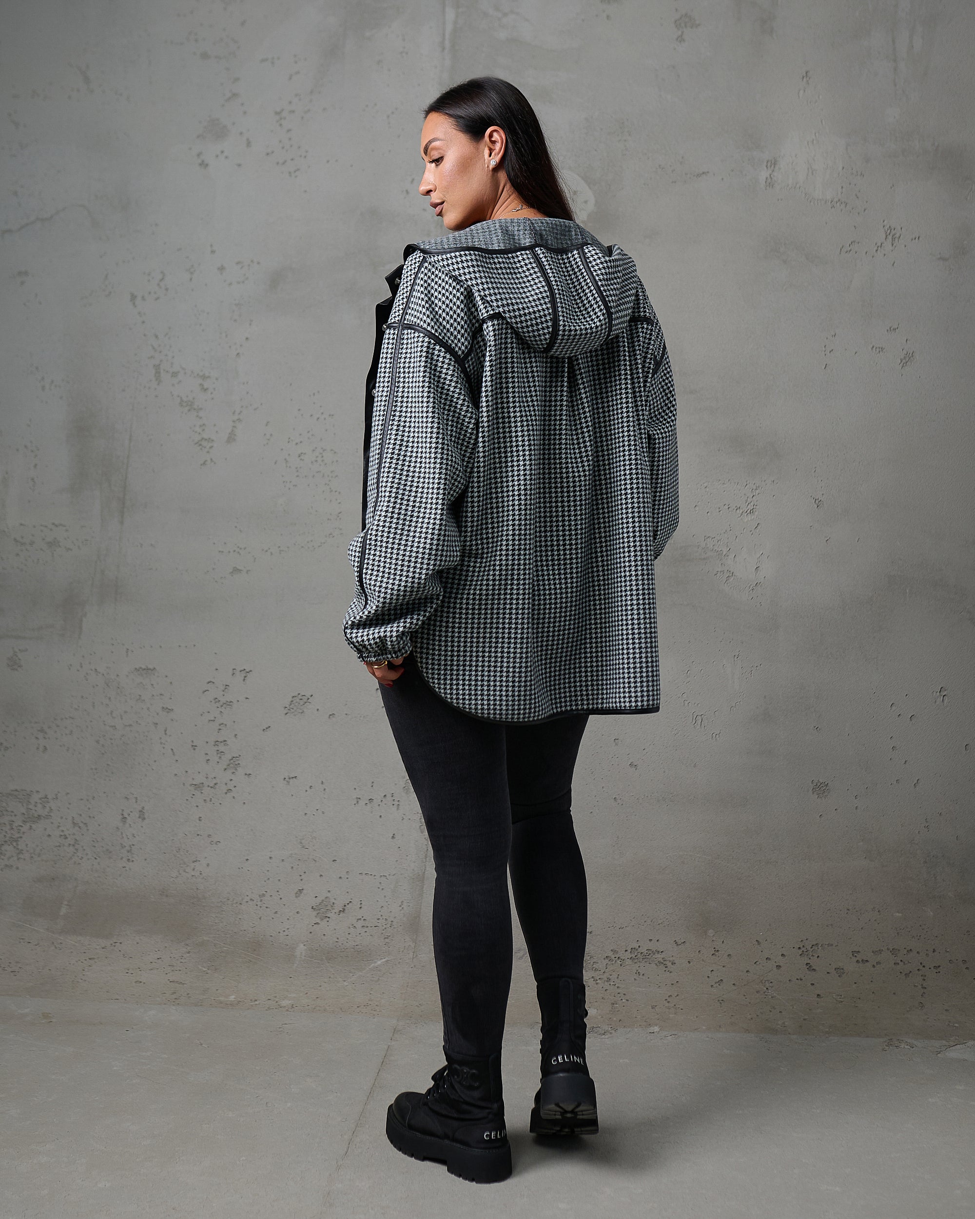 Kurtka koszulowa z kapturem w pepitkę (oversize)