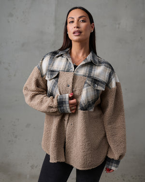 Kurtka koszulowa teddy w kratę – beż / szaro-kremowa