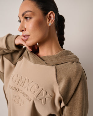 Dwukolorowy komplet dresowy z kapturem „MCMXCIX” – beż