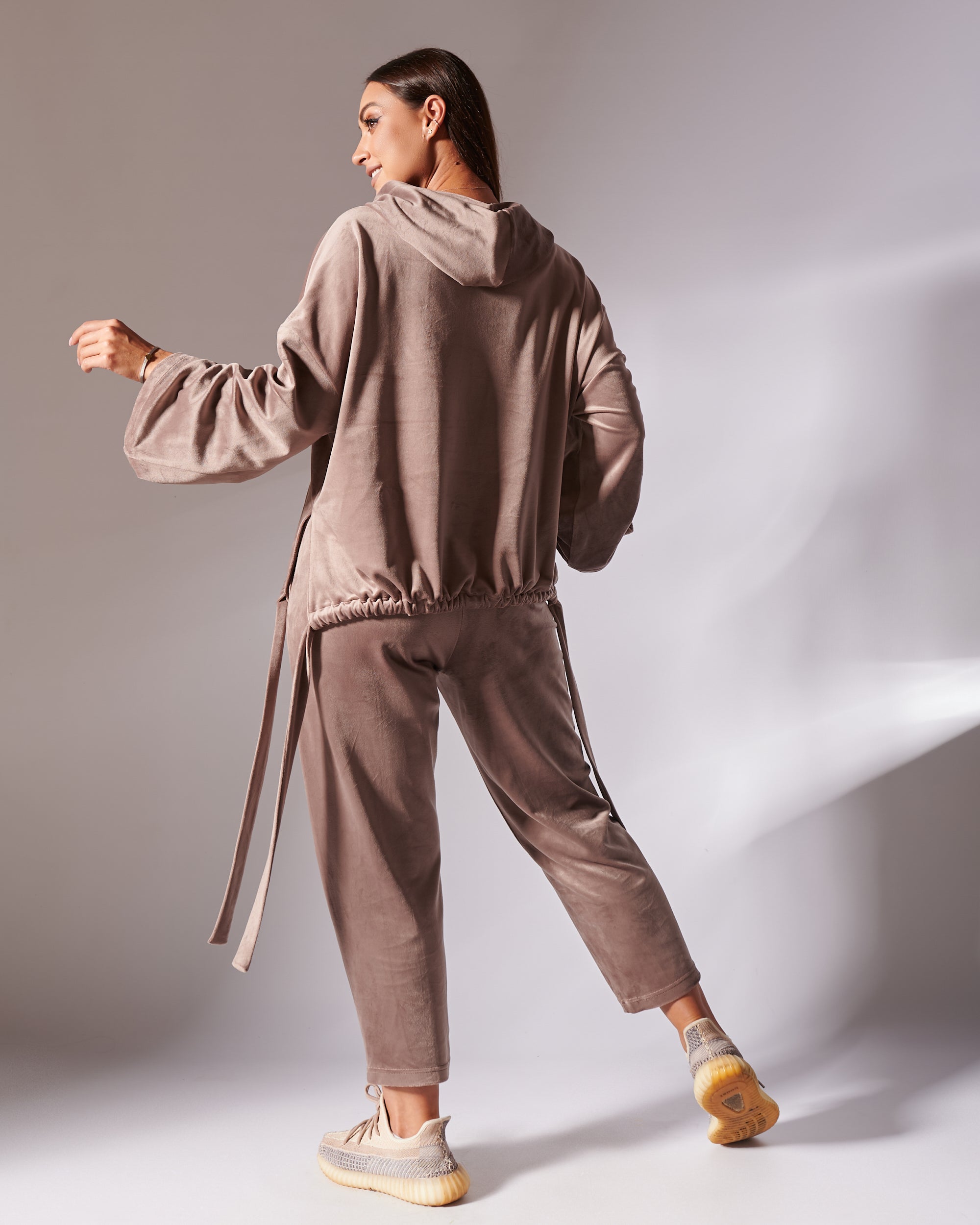 Welurowy komplet dresowy „NoBrakes” – cappuccino