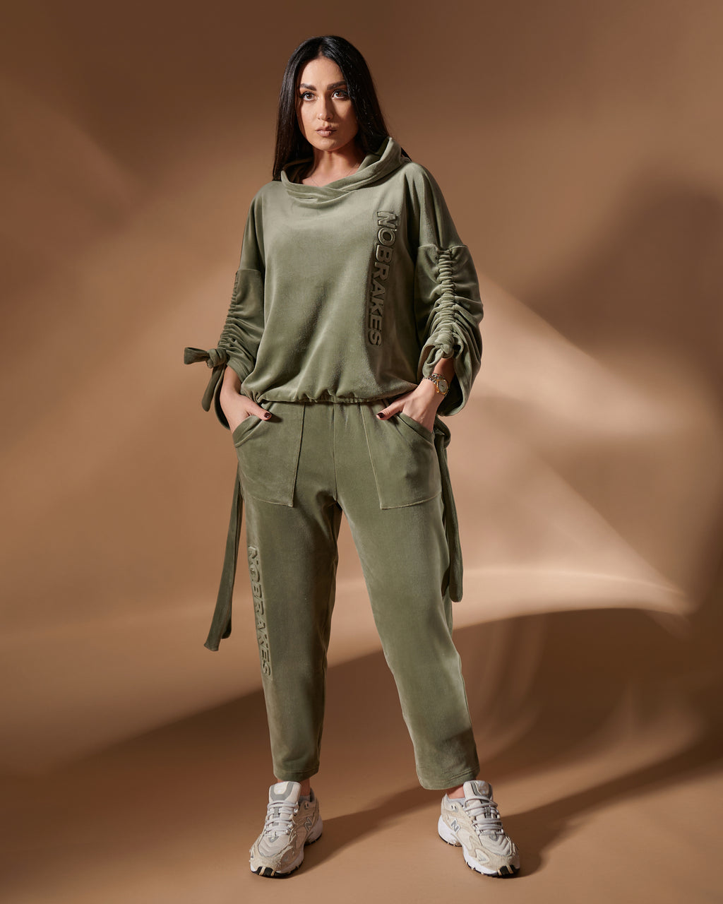 Welurowy komplet dresowy „NoBrakes” – oliwkowy