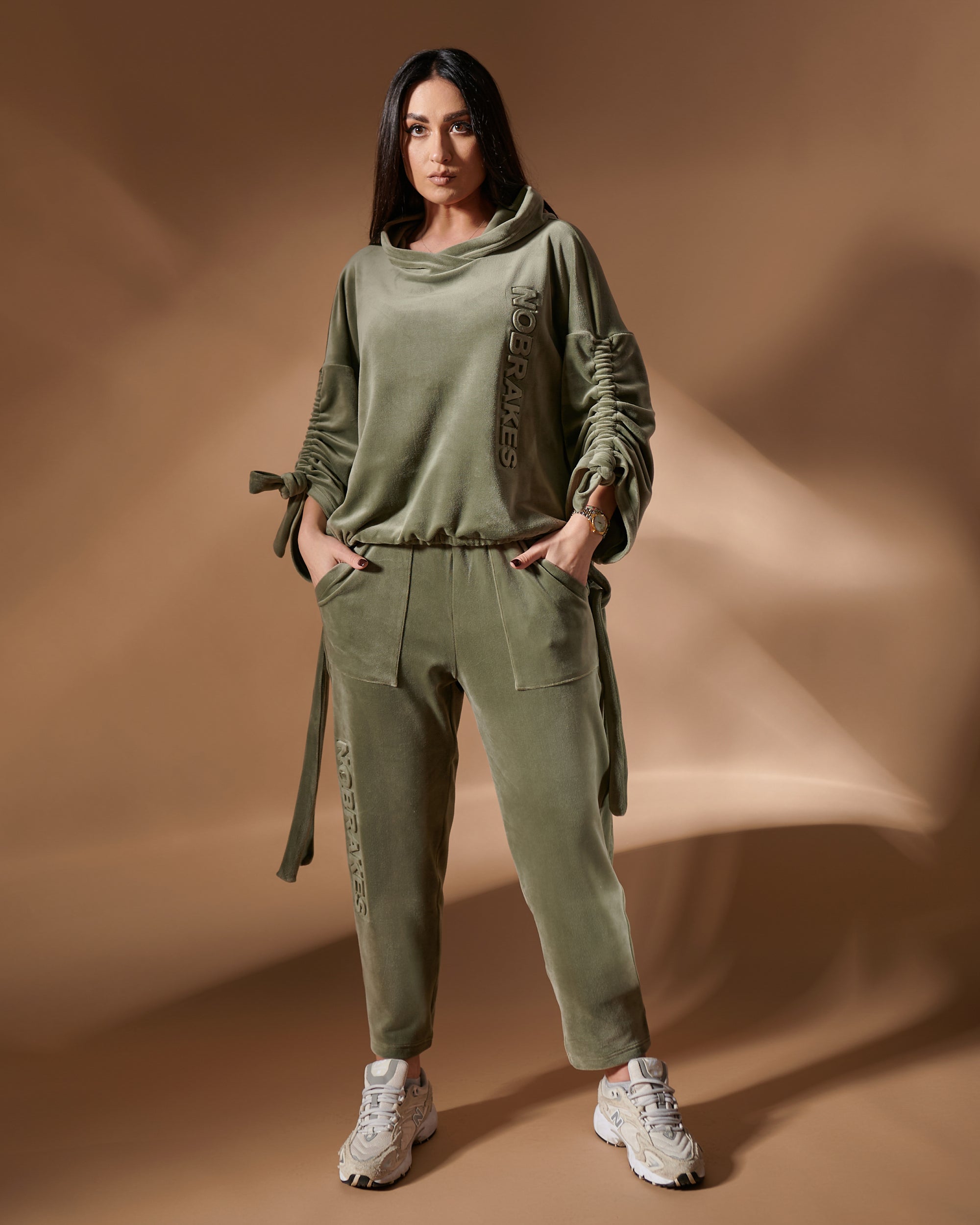 Welurowy komplet dresowy „NoBrakes” – oliwkowy