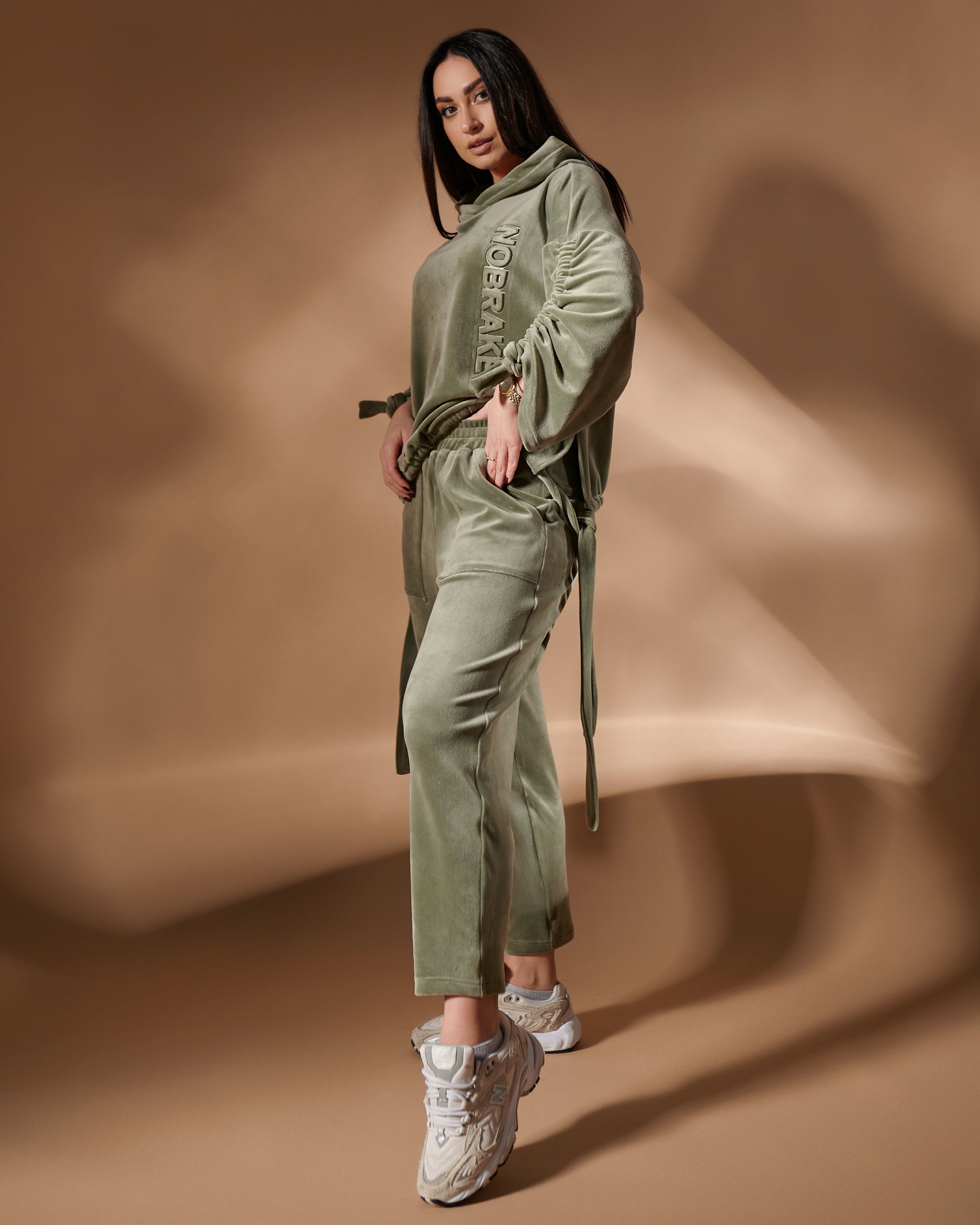 Welurowy komplet dresowy „NoBrakes” – oliwkowy