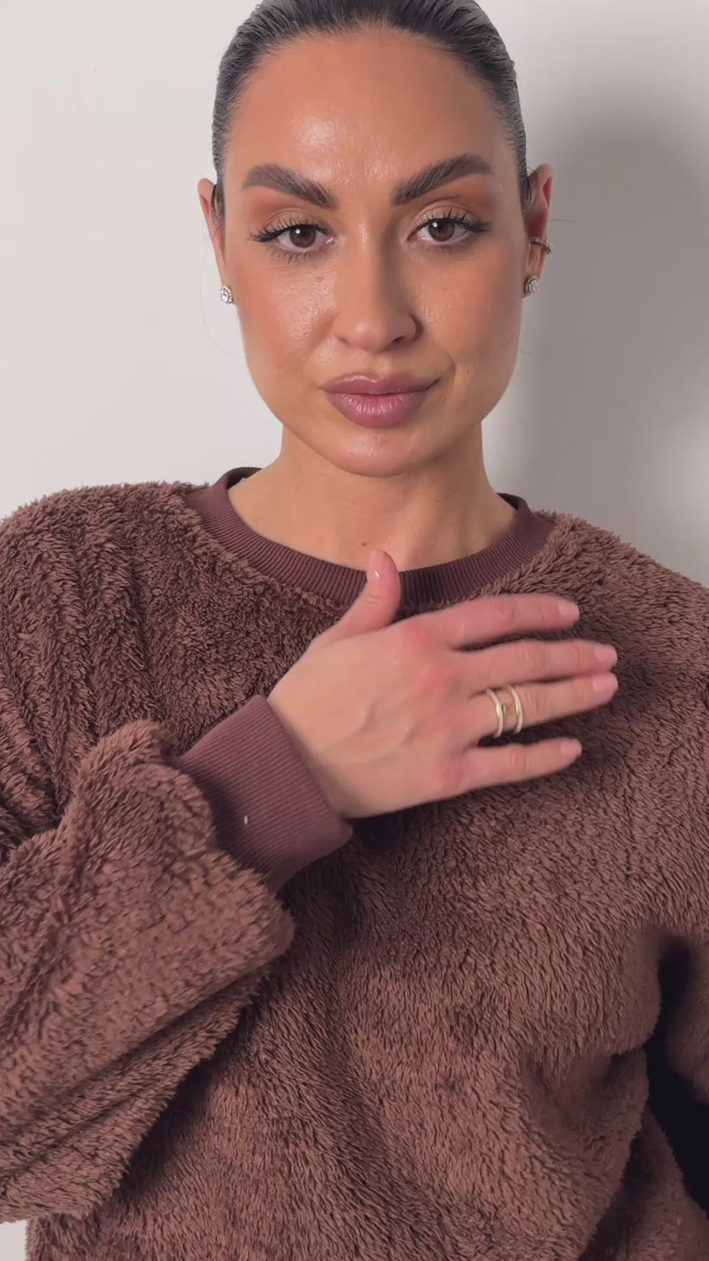 Brązowy komplet teddy: bluza + spodnie