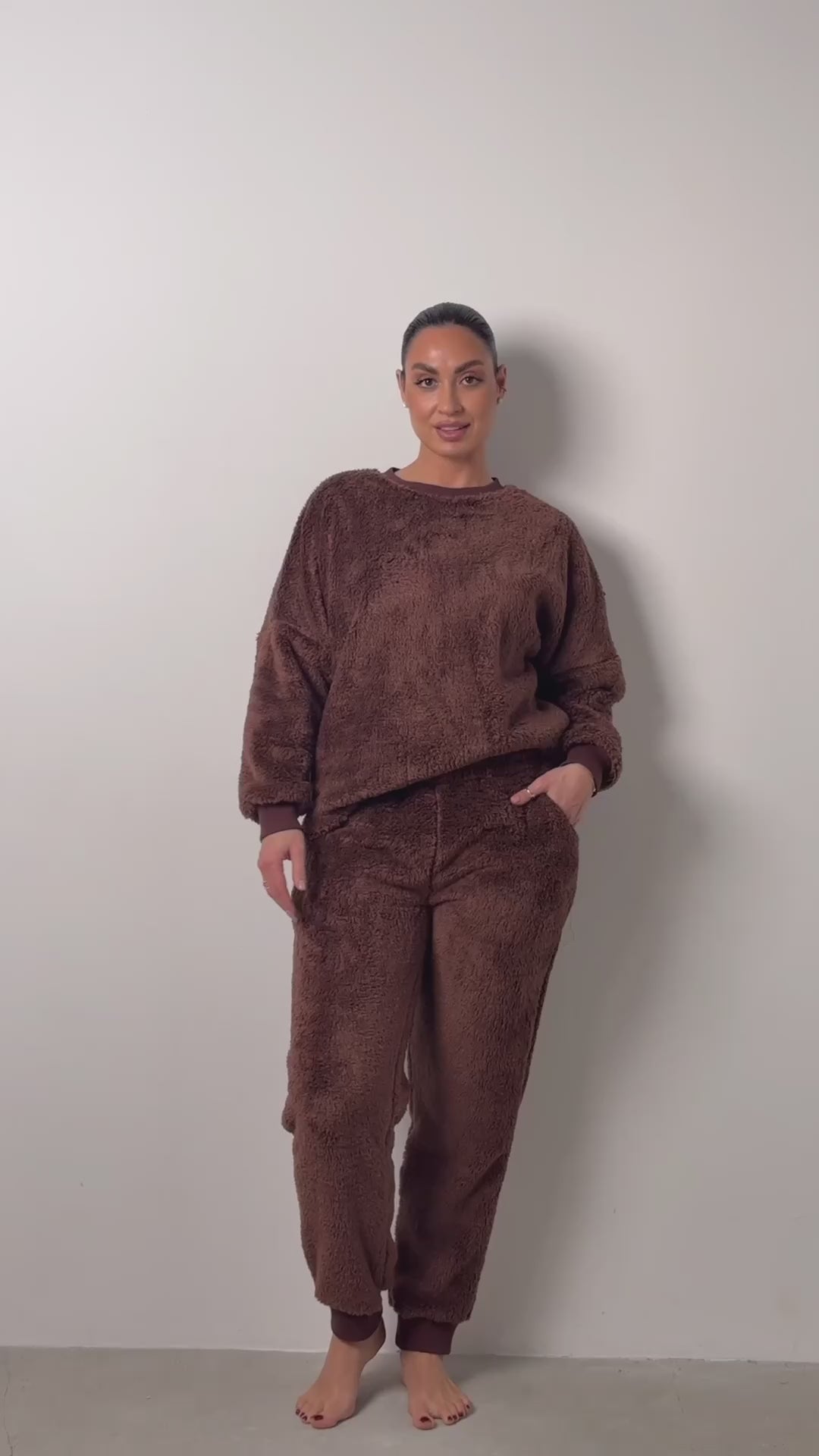 Brązowy komplet teddy: bluza + spodnie