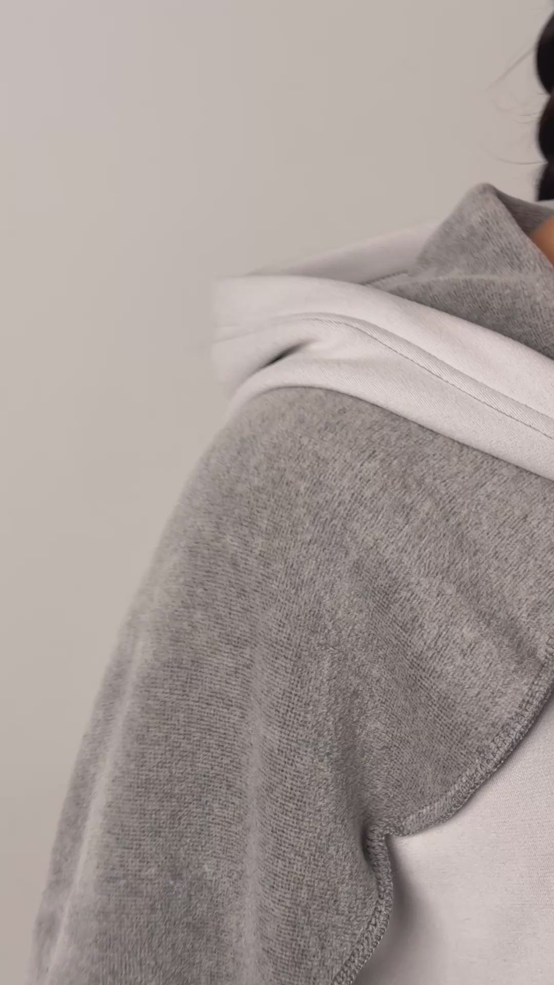 Dwukolorowy komplet dresowy z kapturem „MCMXCIX” – szary